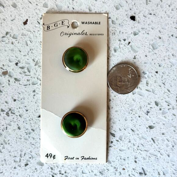 4 NEW Vintage 1950s Green & Gold BGE Buttons on Card Shank Round Marbled - Picture 4 of 9
